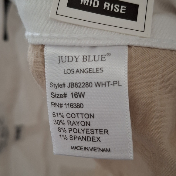 Judy Blue NWT White Mid Rise Destroyed Hem Cropped Stright plus size 16w Jeans - Picture 11 of 15